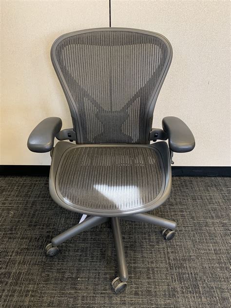 aeron chair graphite.